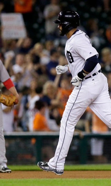 Ortiz homers after being honored, Red Sox beat Tigers 3-2